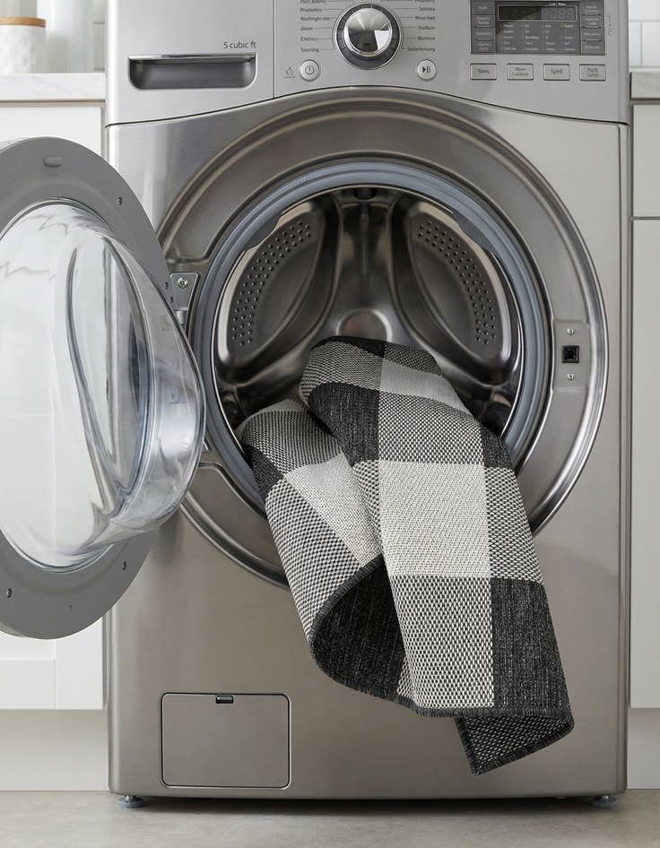 Detail image of  2' x 3'  Washable Checkered Indoor / Outdoor Rug