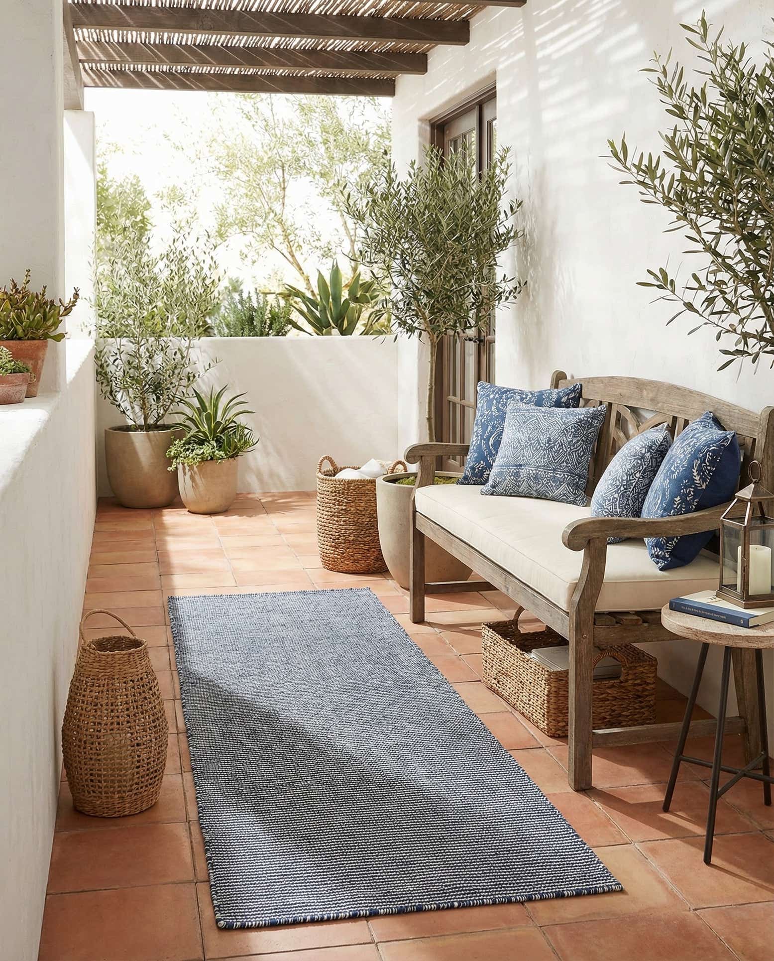 2' 7 x 8' Easy-Clean Jill Zarin Palm Springs Indoor / Outdoor Runner Rug