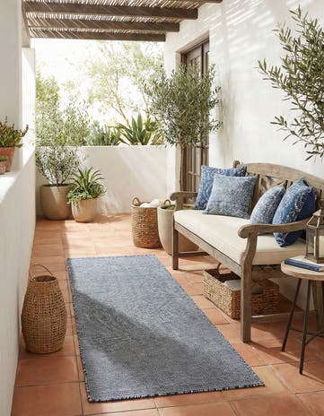 2' 7 x 8' Easy-Clean Jill Zarin Palm Springs Indoor / Outdoor Runner Rug