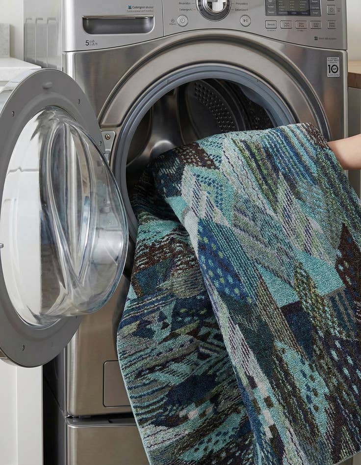 Detail image of 7' x 10'  Washable Santa Fe Rug