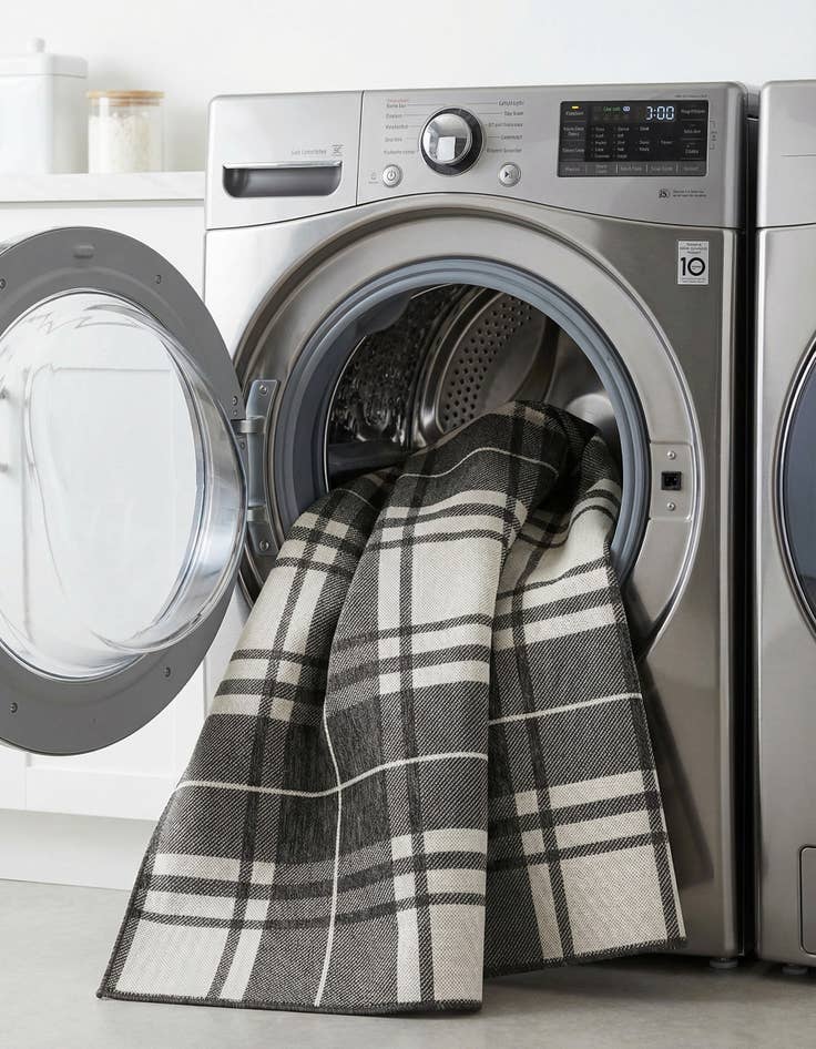 Detail image of  6' x 9'  Washable Checkered Indoor / Outdoor Rug