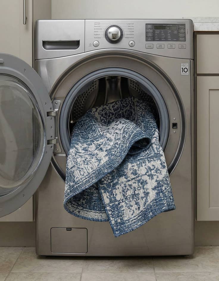 Detail image of 4' x 4'  Washable Jill Zarin Dubai Indoor / Outdoor Round Rug