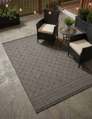 4' 1 x 6' 1 Easy-Clean Lattice Indoor / Outdoor Rug
