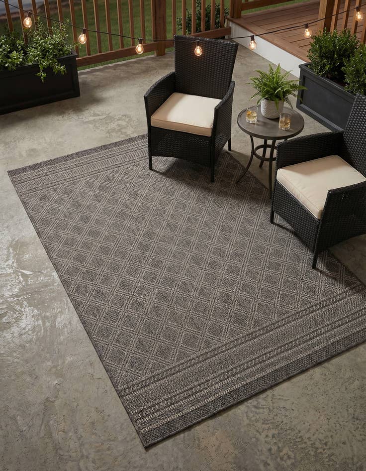 Detail image of 4' 1 x 6' 1  Washable Trellis Indoor / Outdoor Rug