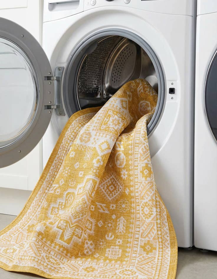 Detail image of 7' x 10'  Washable Aztec Indoor / Outdoor Rug