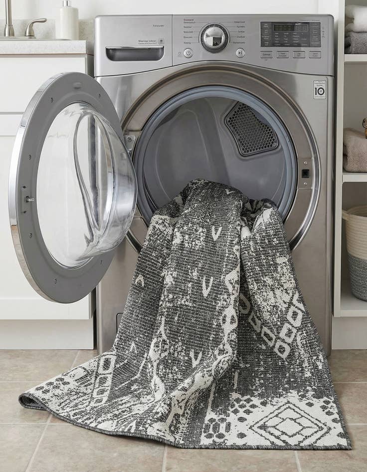 Detail image of 4' x 6'  Washable Bohemian Indoor / Outdoor Rug