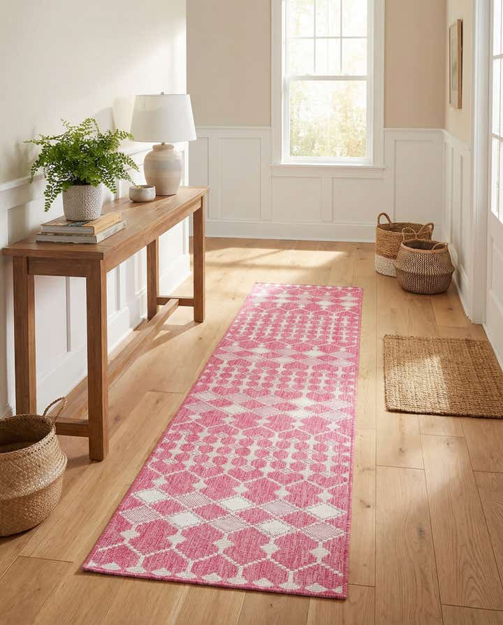 2' 7 x 10' Easy-Clean Trellis Indoor / Outdoor Runner Rug