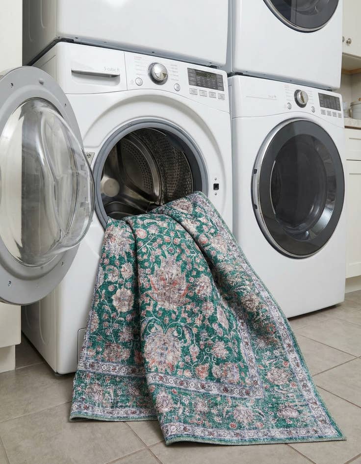 Detail image of 6' x 9' Yara Rug