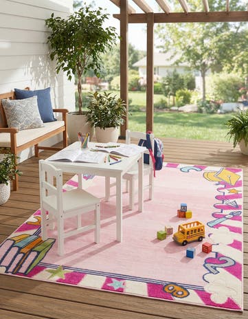 5' 3 x 7' 7 Easy-Clean Indoor / Outdoor Rug
