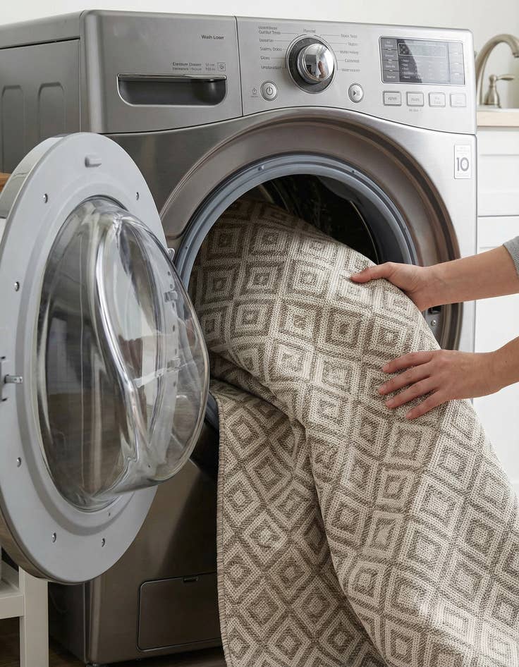 Detail image of  6' 7 x 6' 7  Washable Jill Zarin Costa Rica Indoor / Outdoor Round Rug