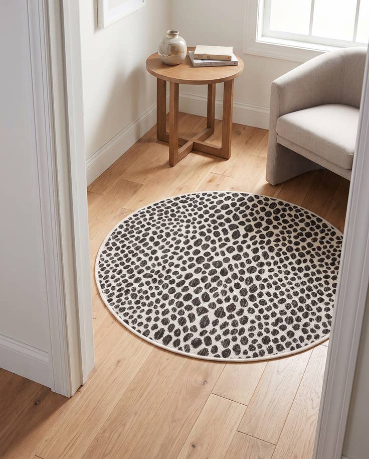 Detail image of 3' x 3' Easy-Clean Jill Zarin Cape Town Indoor / Outdoor Round Rug
