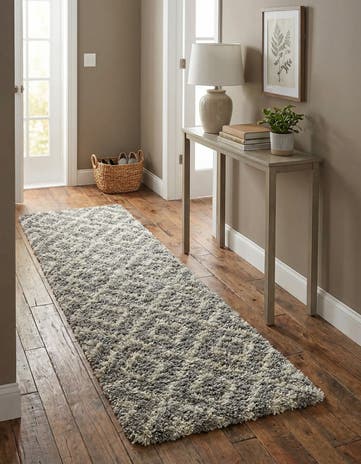 2' x 7' Lattice Shag Runner Rug