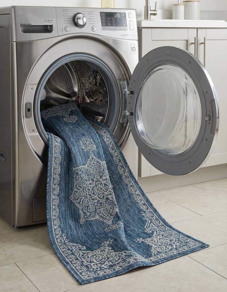 Detail image of 2' 7 x 10'  Washable Traditional Indoor / Outdoor Runner Rug