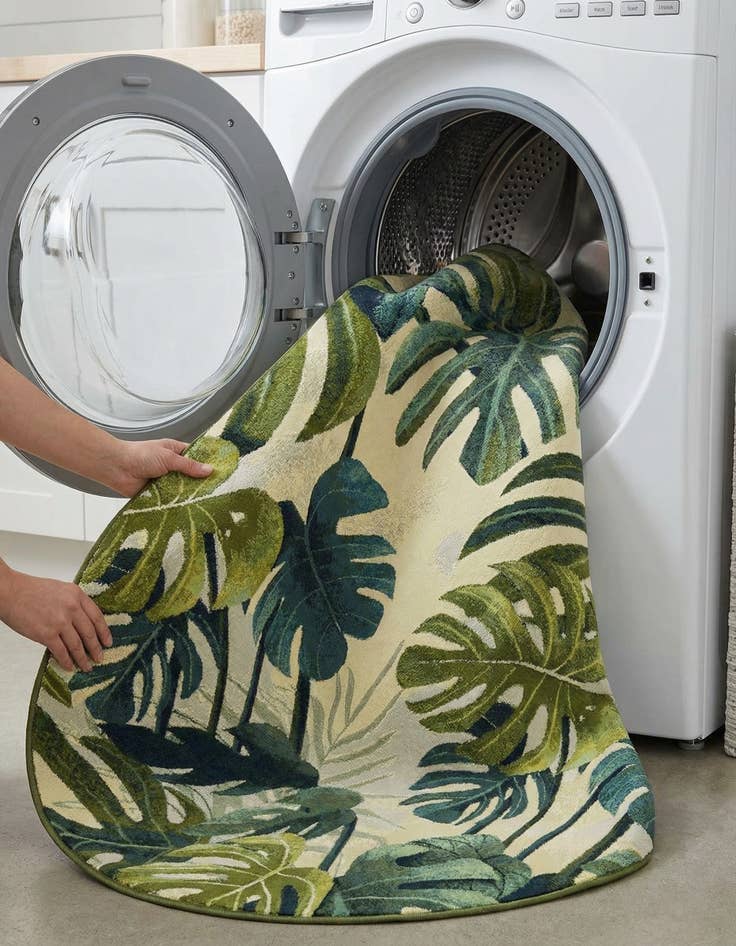 Detail image of 7' x 7'  Washable Botanical Indoor / Outdoor Round Rug