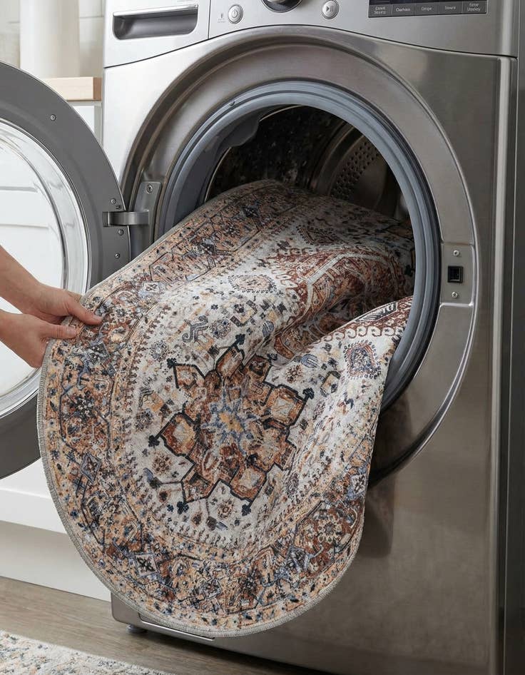 Detail image of 4' 1 x 6' 1  Washable Yara Oval Rug