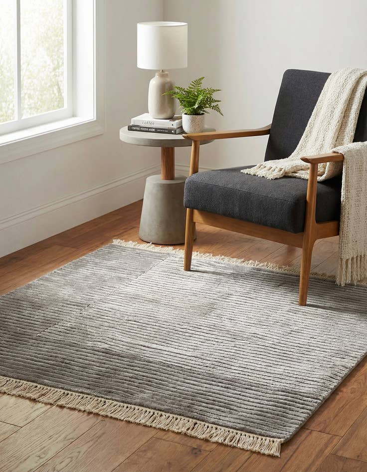 Detail image of 2' 7 x 2' 7  Hand Knotted Darya Wool Square Rug