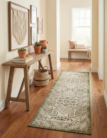 2' x 6' Easy-Clean Aztec Indoor / Outdoor Runner Rug