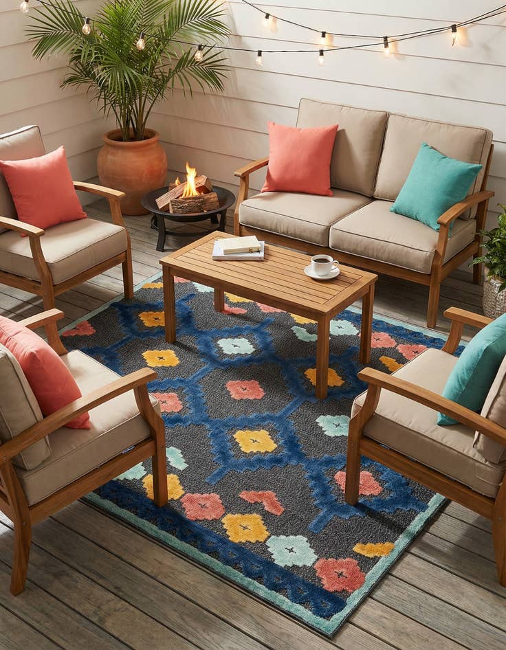 Detail image of 7' 10 x 7' 10  Washable Belize Indoor / Outdoor Square Rug
