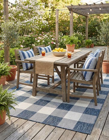 5' 3 x 8' Easy-Clean Checkered Indoor / Outdoor Rug