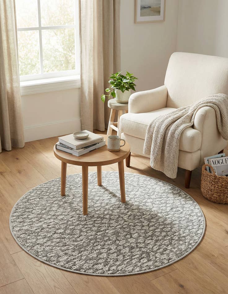 Detail image of  3' 1 x 3' 1  Washable Safari Indoor / Outdoor Round Rug