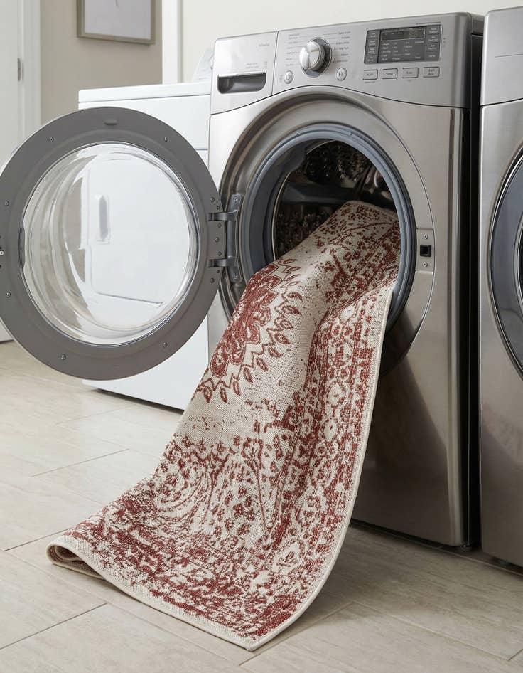 Detail image of 4' x 6'  Washable Traditional Indoor / Outdoor Rug