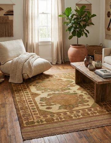4' x 6' Hand Woven Sumak Wool Rug