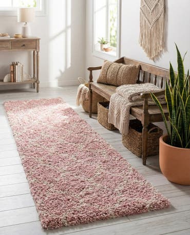  2' x 7' Lattice Shag Runner Rug