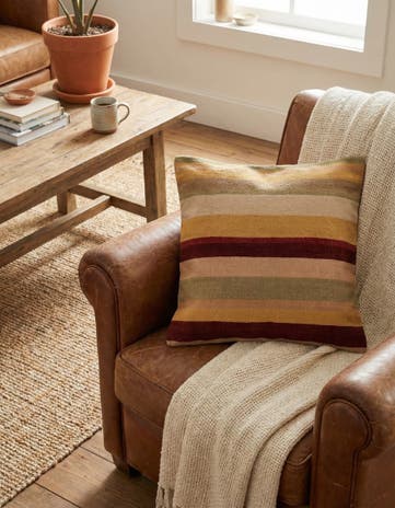 2' 5 x 2' 5 Hand Woven Pillow Wool Square Rug
