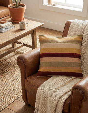 2' 5 x 2' 5 Hand Woven Pillow Wool Square Rug