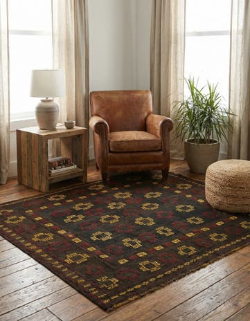 4' 3 x 4' 6 Hand Knotted Sumak Wool Square Rug
