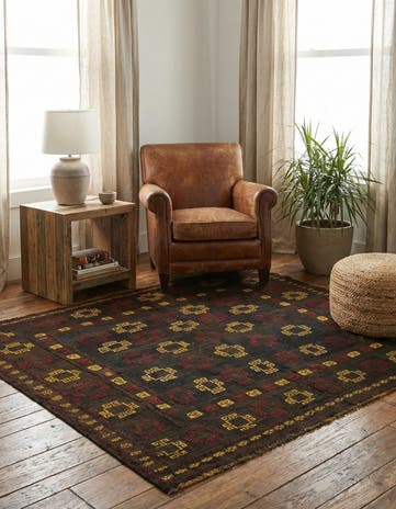 4' 3 x 4' 6 Hand Knotted Sumak Wool Square Rug