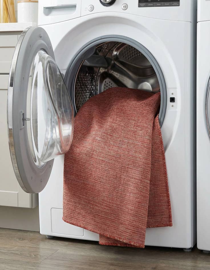 Detail image of 6' x 9'  Washable Solid Indoor / Outdoor Rug