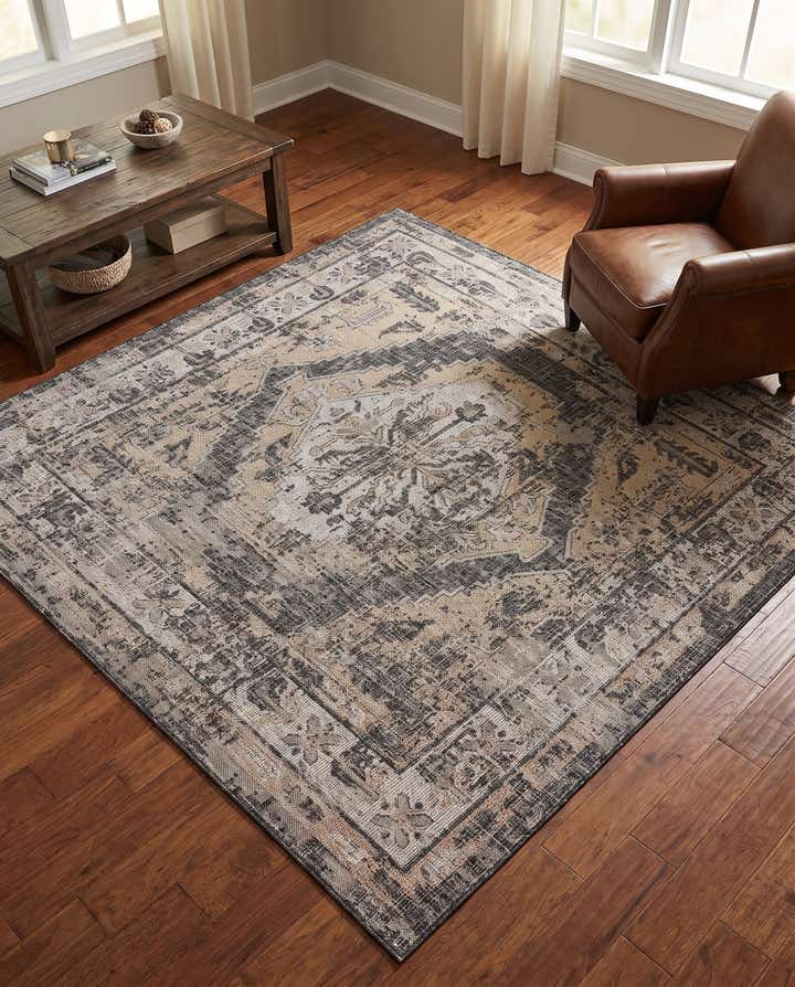 7' 10 x 7' 10 Easy-Clean Traditional Indoor / Outdoor Square Rug