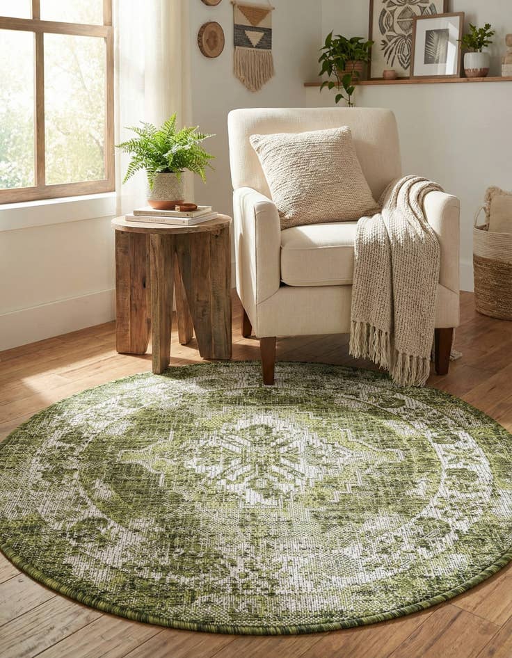 Detail image of 3' x 3'  Washable Traditional Indoor / Outdoor Round Rug