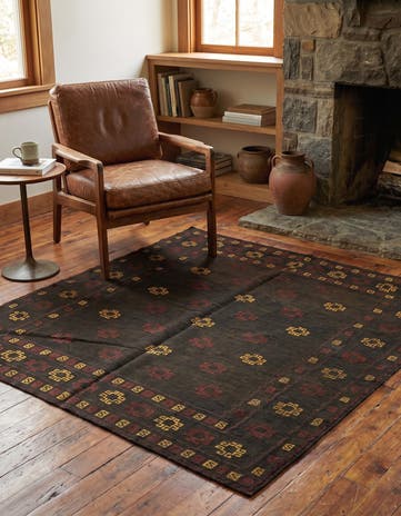 4' x 4' 3 Hand Knotted Sumak Wool Square Rug