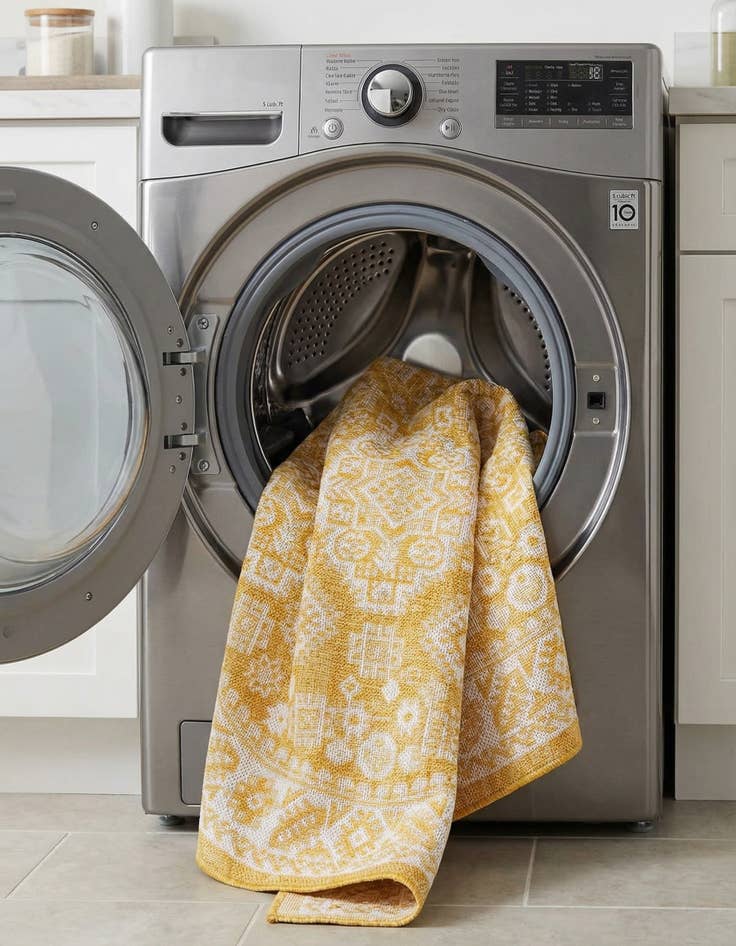 Detail image of 4' x 4'  Washable Aztec Indoor / Outdoor Round Rug