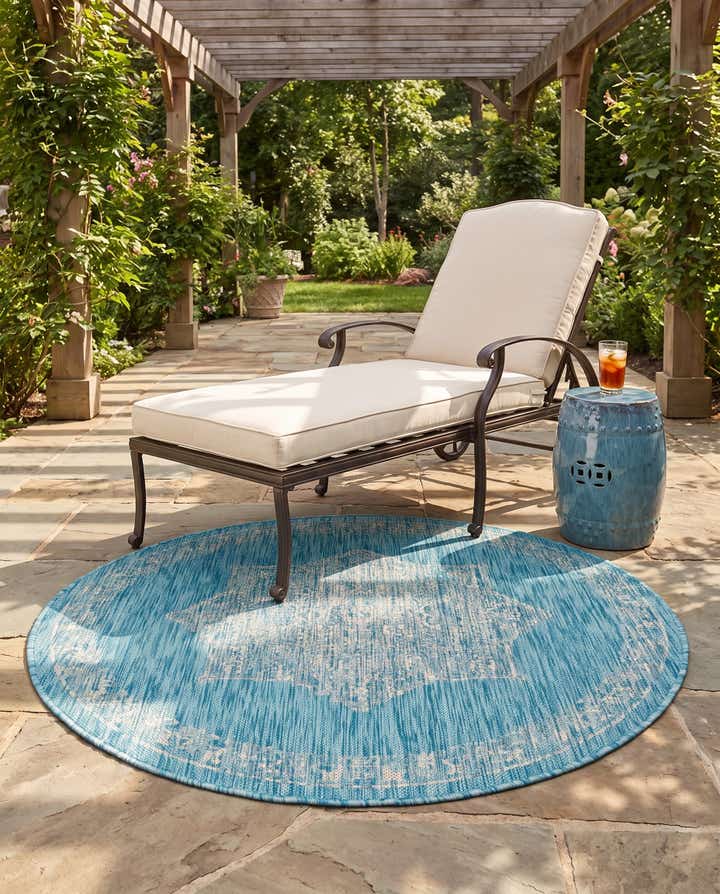 4' x 4' Easy-Clean Traditional Indoor / Outdoor Round Rug