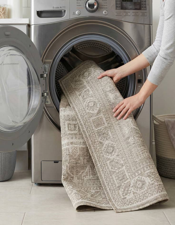 Detail image of 4' x 6'  Washable Aztec Indoor / Outdoor Rug