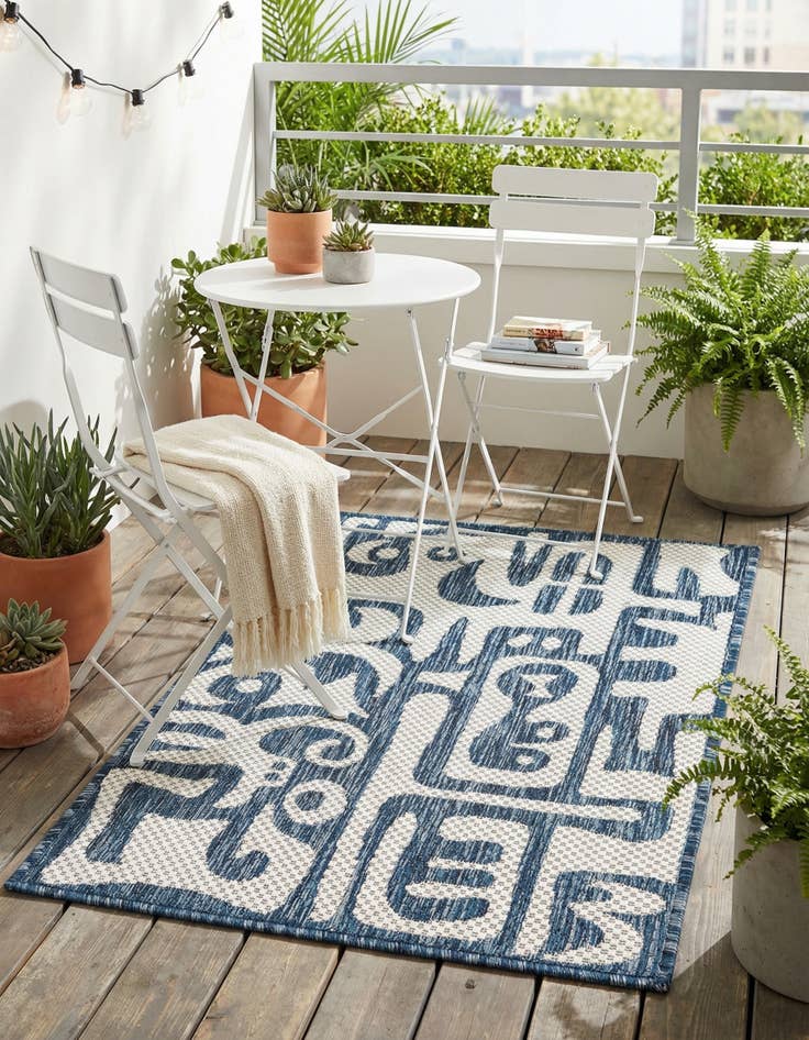 Detail image of 2' x 3'  Washable Modern Indoor / Outdoor Rug