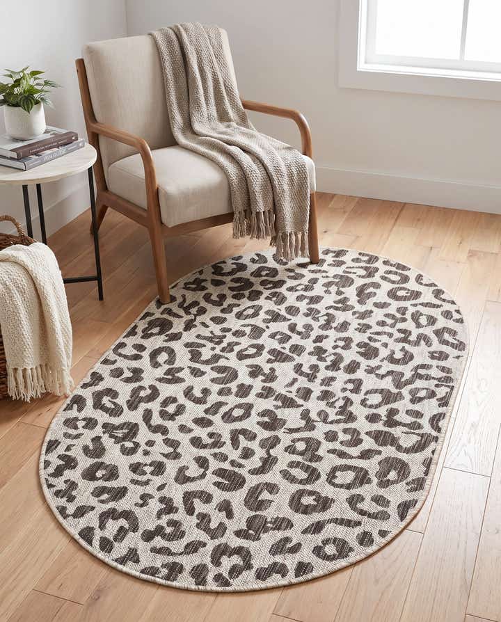 3' x 5' 3 Easy-Clean Safari Indoor / Outdoor Oval Rug