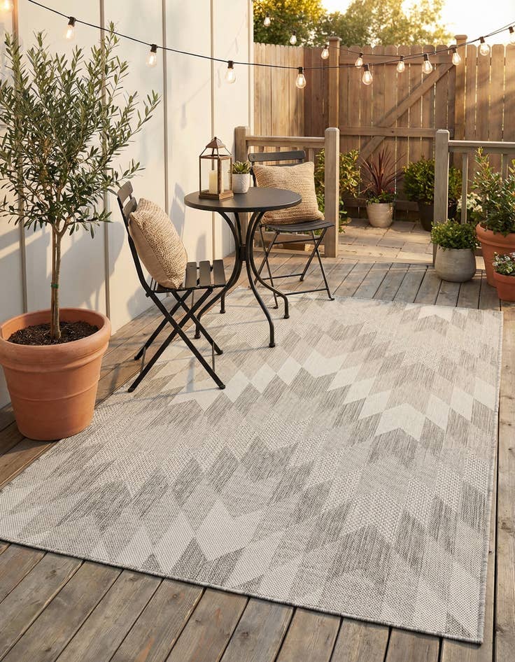 Detail image of 4' x 6'  Washable Modern Indoor / Outdoor Rug