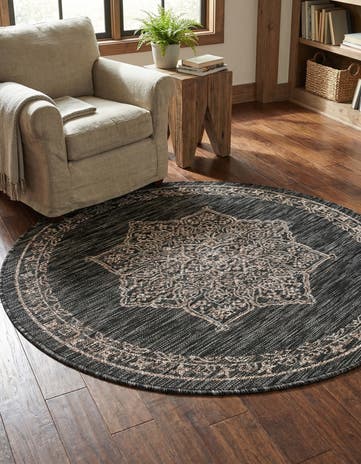 Charcoal Gray Easy-Clean Traditional Indoor / Outdoor Round Rug