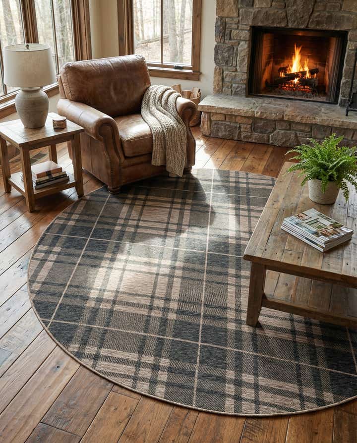 7' 10 x 7' 10 Easy-Clean Checkered Indoor / Outdoor Round Rug