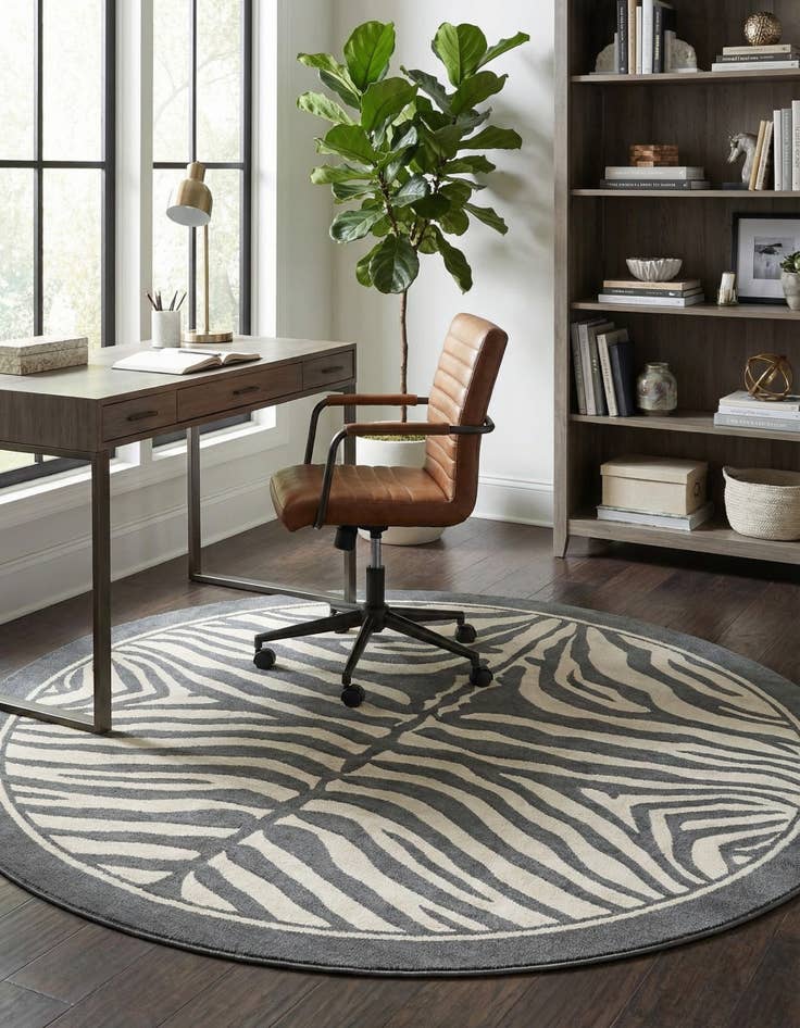 Detail image of 10' x 10' Safari Round Rug