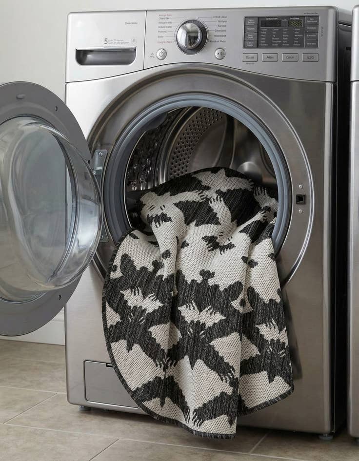 Detail image of 3' x 3'  Washable Modern Indoor / Outdoor Round Rug