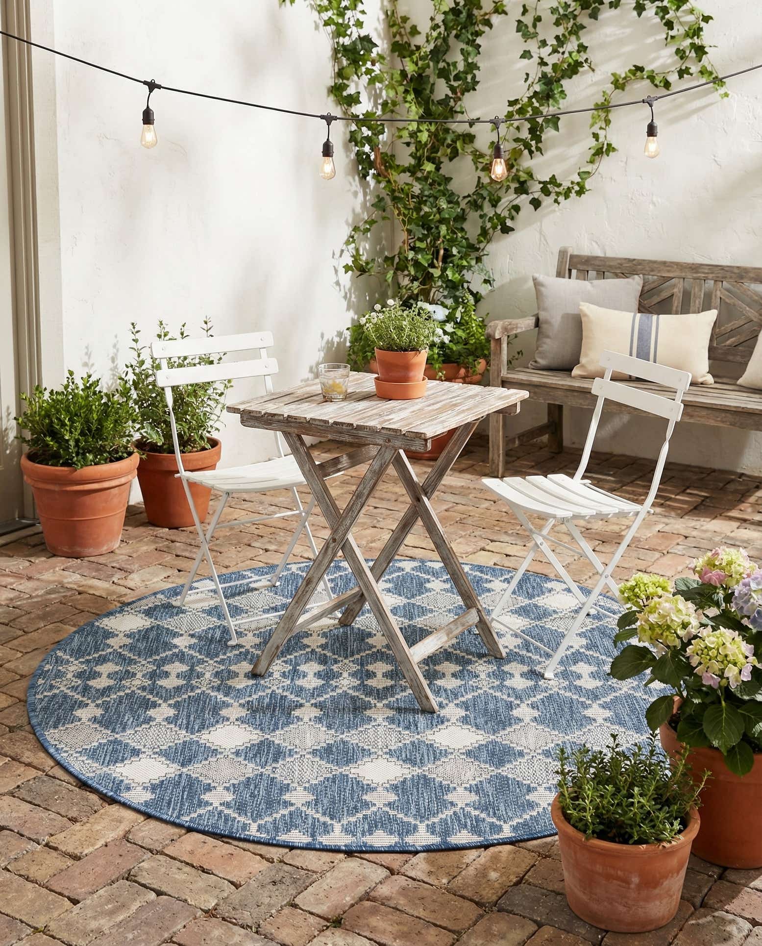 4' x 4' Easy-Clean Trellis Indoor / Outdoor Round Rug