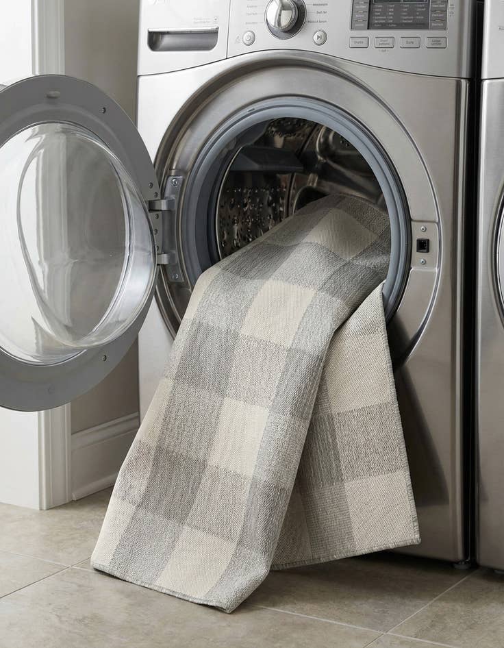 Detail image of  7' 10 x 10'  Washable Checkered Indoor / Outdoor Rug