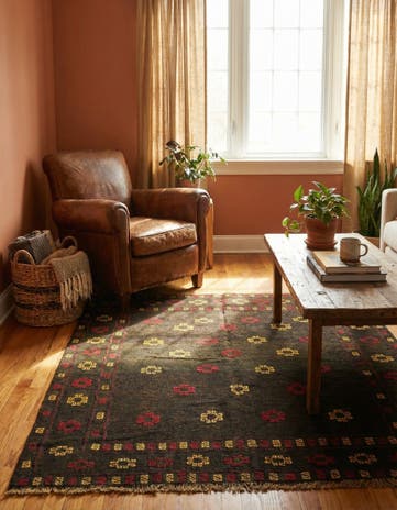 4' 3 x 4' 5 Hand Knotted Sumak Wool Square Rug