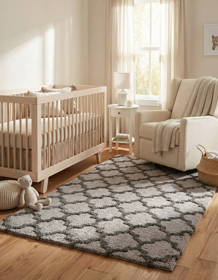 Detail image of 5' x 7' 10 Trellis Shag Rug