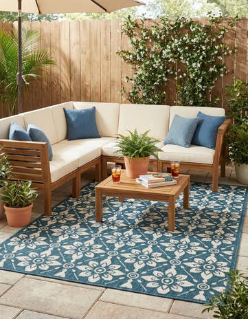 6' x 9' Easy-Clean Lattice Indoor / Outdoor Rug